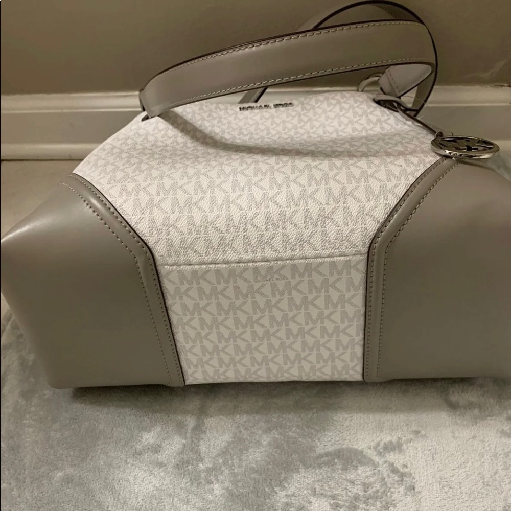 Michael KORS Nicole Large Shoulder Tote